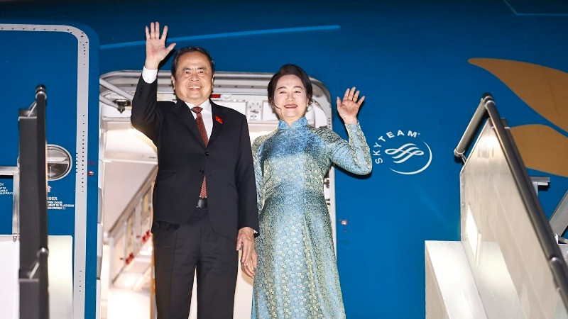 Lễ tiễn Chủ tịch Quốc hội Trần Thanh Mẫn và Phu nhân tại sân bay quốc tế I. Karimov Tashkent, thủ đô Tashkent, Cộng hòa Uzbekistan. (Ảnh: Doãn Tấn/TTXVN)