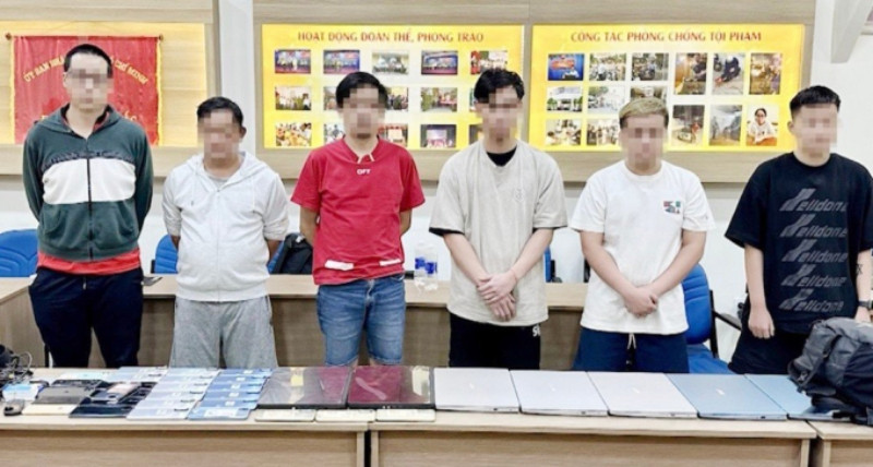 Nhóm người nghi can quốc tịch Maylaysia tạm giữ người trái phép tại Thành phố Hồ Chí Minh. (Ảnh: Công an cung cấp)