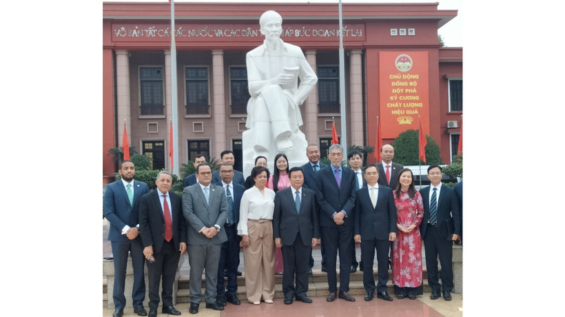 Tăng cường hợp tác và đào tạo giữa Đảng ta và Đảng Phong trào Cánh tả thống nhất Cộng hòa Dominica.
