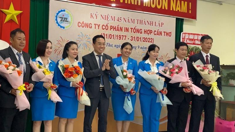 Bộ Thông tin và Truyền thông tặng Kỷ niệm chương cho các cá nhân có nhiều đóng góp cho ngành in.