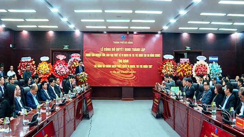 Lễ công bố quyết định thành lập Trung tâm nghiên cứu, đào tạo thiết kế vi mạch và trí tuệ nhân tạo Đà Nẵng. 