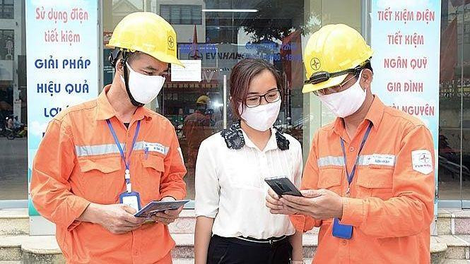 Ngành Điện lực đẩy mạnh tuyên truyền tiết kiệm điện tới khách hàng.