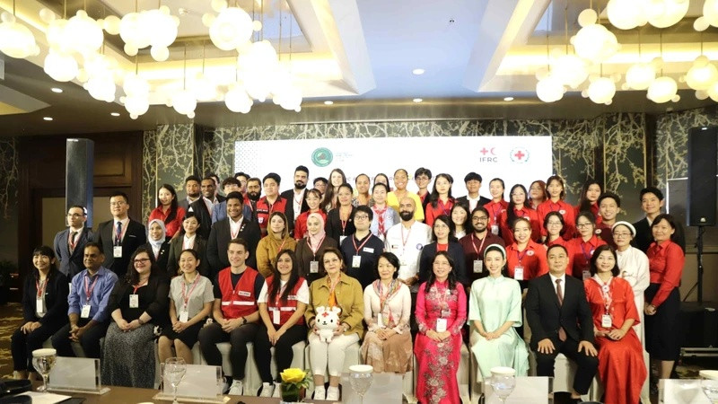 Các đại biểu tham dự diễn đàn. 