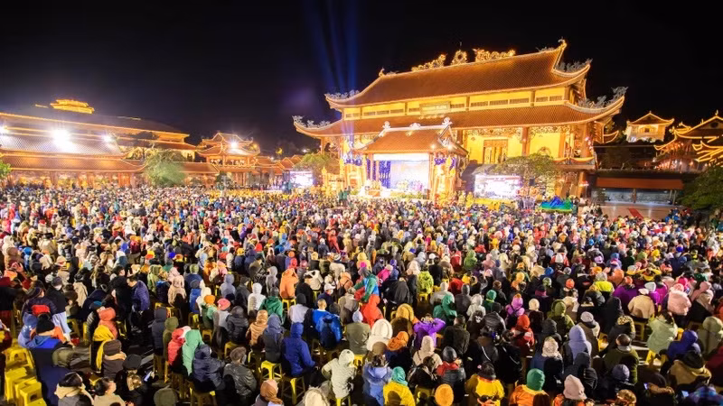 Quang cảnh chùa Ba Vàng.