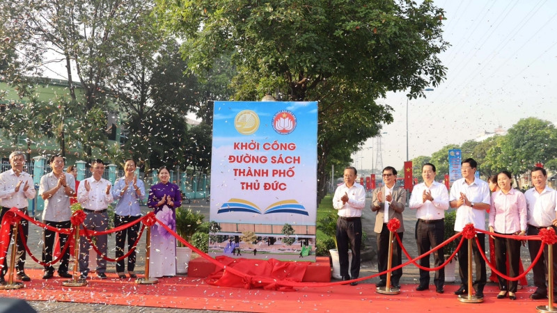 Nghi thức khởi công xây dựng đường sách thành phố Thủ Đức.