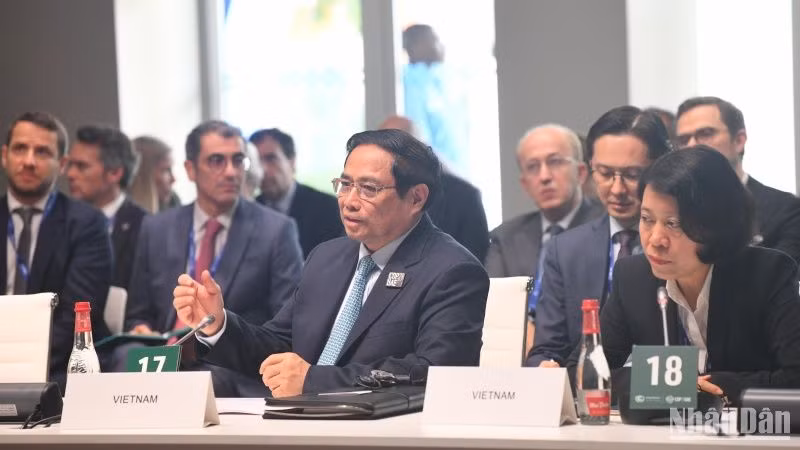 Thủ tướng Phạm Minh Chính phát biểu ý kiến tại Tọa đàm "Đẩy nhanh chuyển đổi điện than".