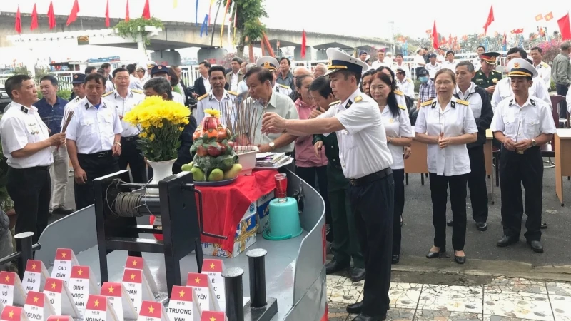 Lễ tưởng niệm, tri ân các Anh hùng, liệt sĩ Gạc Ma tại Đà Nẵng, sáng 14/3.