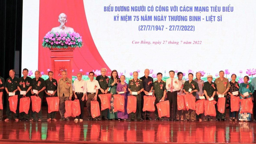Tỉnh Cao Bằng biểu dương, khen thưởng người có công tiêu biểu trên địa bàn.