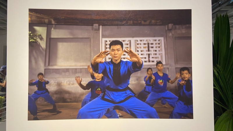 Động tác uyển chuyển và mạnh mẽ của võ sĩ trong ống kính của nhiếp ảnh gia Philippe Marinig.