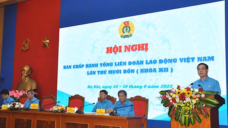 Chủ tịch Tổng Liên đoàn Lao động Việt Nam phát biểu tại Hội nghị Ban Chấp hành lần thứ 14, khóa XII.