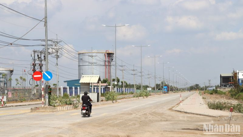 Đoạn giao cắt qua đường số 4, khu công nghiệp Ông Kèo. 