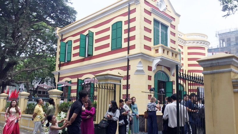 Biệt thự số 49 phố Trần Hưng Đạo-46 phố Hàng Bài đã cơ bản hoàn thành công tác trùng tu bên ngoài.