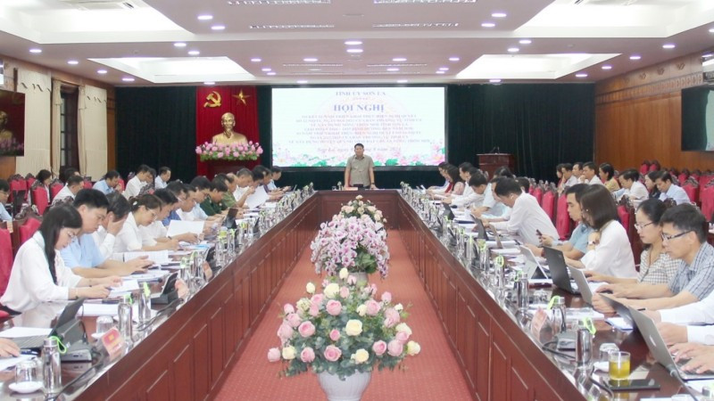 Đồng chí Lò Minh Hùng, Phó Bí thư Thường trực Tỉnh ủy Sơn La đã chủ trì hội nghị sơ kết các nghị quyết về xây dựng NTM.