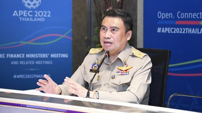 Ông Pornchai Thiraveja tại buổi họp báo.