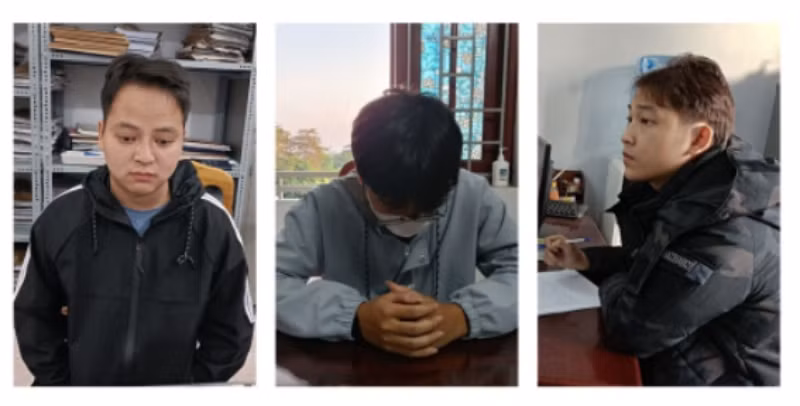 Đối tượng Ngô Đức Hạ (ngoài cùng bên trái) cùng các đối tượng bị bắt trong đường dây tổ chức đánh bạc và đánh bạc