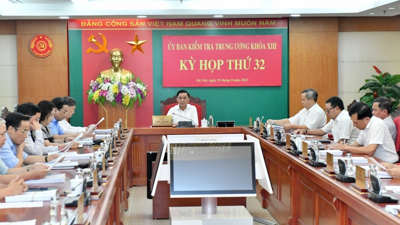 Đồng chí Trần Cẩm Tú, Ủy viên Bộ Chính trị, Bí thư Trung ương Đảng, Chủ nhiệm Ủy ban Kiểm tra Trung ương chủ trì Kỳ họp thứ 32. (Ảnh: Đăng Khoa)