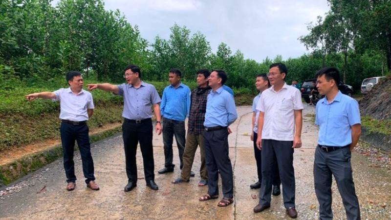 Lãnh đạo tỉnh Thanh Hóa cùng các thành viên Đoàn công tác đi kiểm tra các tuyến giao thông sau mưa, bão.
