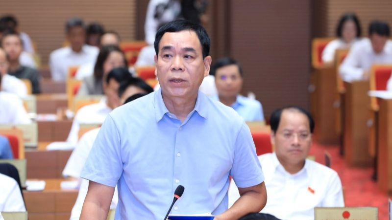 Giám đốc Sở Tư pháp Hà Nội Ngô Anh Tuấn trả lời chất vấn.