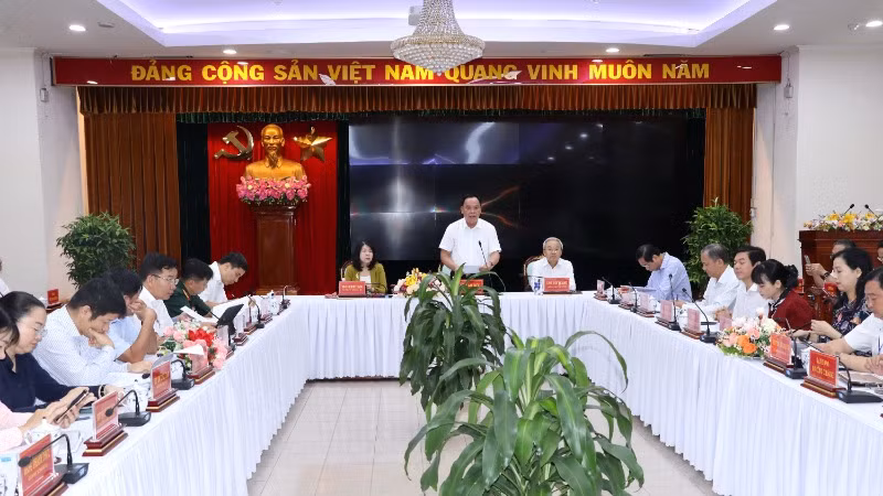 Quang cảnh buổi họp.