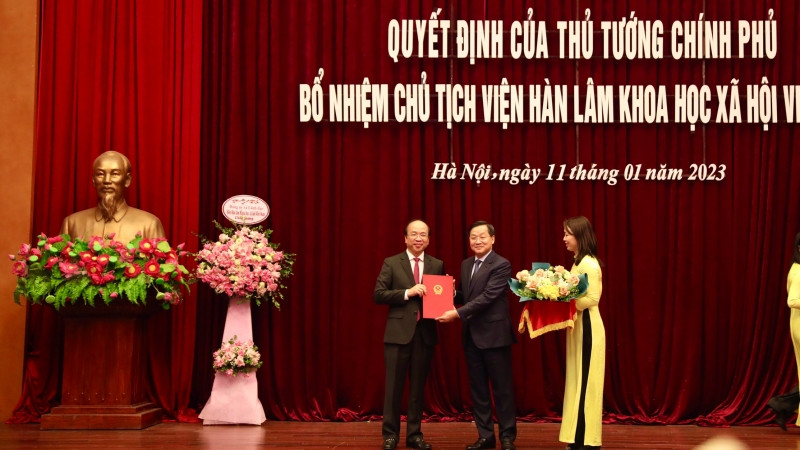 Công bố quyết định của Thủ tướng Chính phủ bổ nhiệm Chủ tịch Viện Hàn lâm Khoa học xã hội Việt Nam