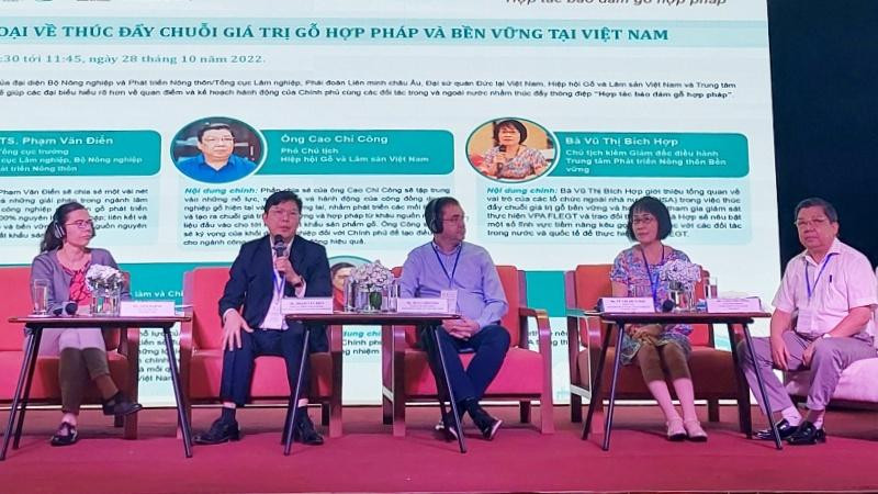 Phiên đối thoại về thúc đẩy chuỗi giá trị gỗ hợp pháp và bền vững tại Diễn đàn.