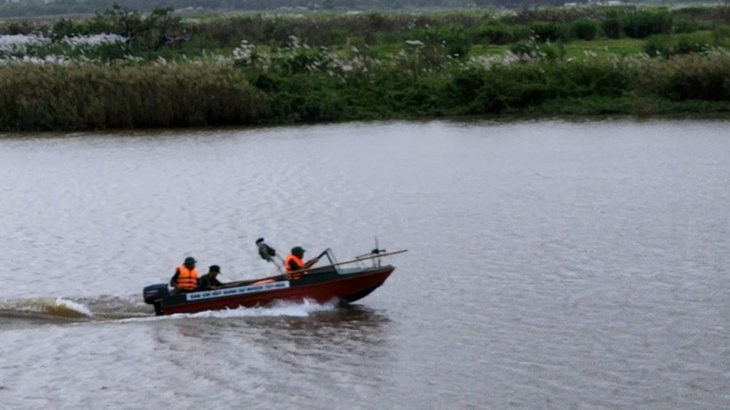 Lực lượng cứu hộ đang tìm kiếm nạn nhân.