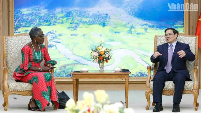Thủ tướng Phạm Minh Chính tiếp bà Antoinette Sayeh. (Ảnh: VGP)