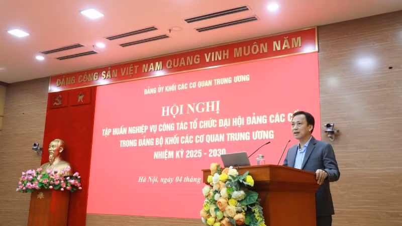 Phó Bí thư Thường trực Đảng ủy Khối Lại Xuân Lâm triển khai một số nội dung trọng tâm.
