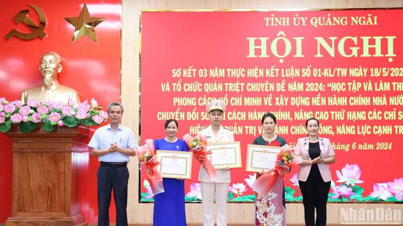 Trao Bằng khen của Ban Tuyên giáo Trung ương cho 1 tập thể, 2 cá nhân có thành xuất sắc trong học tập và làm theo tư tưởng, đạo đức, phong cách Hồ Chí Minh năm 2023.