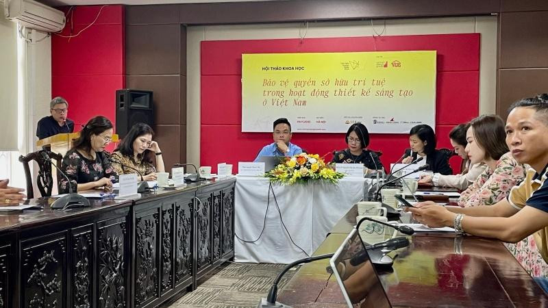 Các đại biểu trao đổi tại Hội thảo.