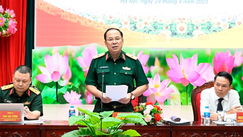 Thiếu tướng Đoàn Xuân Bộ, Trưởng Ban tổ chức Cuộc thi viết “Bảo vệ nền tảng tư tưởng của Đảng trong tình hình mới” thông báo kết quả cuộc thi.