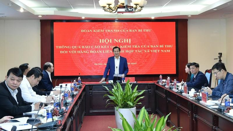 Đồng chí Lê Minh Khái, Bí thư Trung ương Đảng, Phó Thủ tướng Chính phủ, Trưởng đoàn kiểm tra số 544 của Ban Bí thư Trung ương Đảng chủ trì Hội nghị thông qua báo cáo kiểm tra đối với Đảng đoàn Liên minh Hợp tác xã Việt Nam. (Ảnh: VGP)