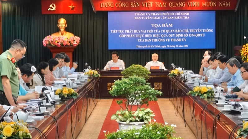 Quang cảnh buổi tọa đàm.
