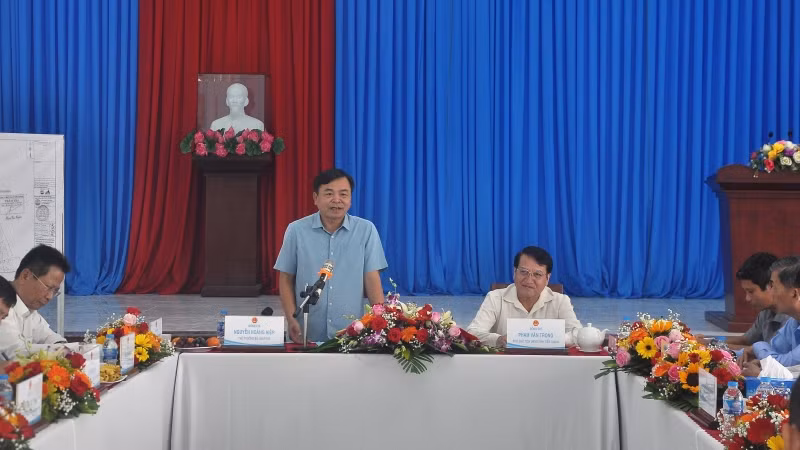 Đồng chí Nguyễn Hoàng Hiệp phát biểu tại buổi làm việc.