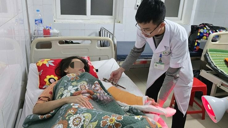 Sau một tháng phẫu thuật nối tay, sức khỏe bệnh nhân L. đã ổn định, cánh tay và đầu chi đã ấm hồng, các dấu hiệu phục hồi khả quan.