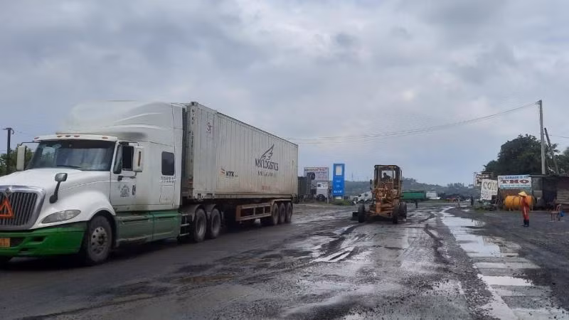 Cục Đường bộ Việt Nam triển khai khắc phục hư hỏng trên tuyến quốc lộ 1, đoạn qua Phú Yên.