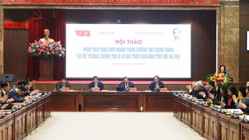 Quang cảnh hội thảo khoa học sáng 15/12.