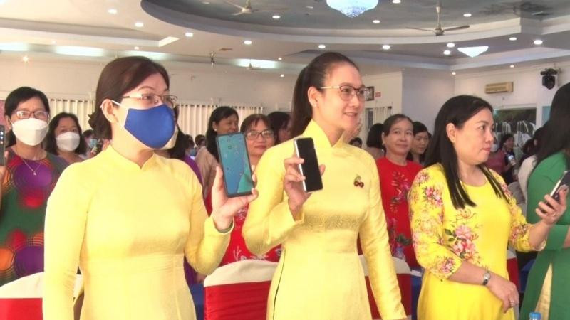Tuyên truyền chuyển đổi số và chăm sóc sức khỏe cho phụ nữ hậu Covid-19