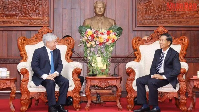 Đồng chí Đỗ Văn Chiến (trái) tại cuộc gặp. (Ảnh: Duy Toàn)