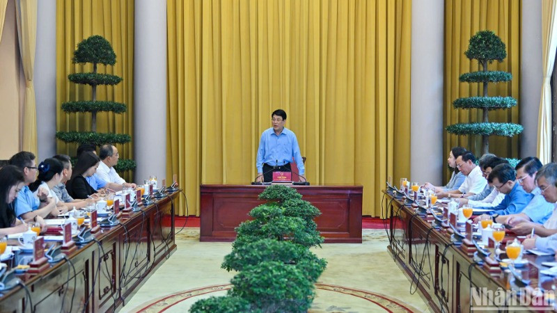 Chủ tịch nước Lương Cường làm việc với Văn phòng Chủ tịch nước.