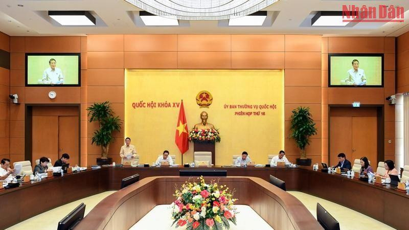 Phiên họp Ủy ban Thường vụ Quốc hội xem xét, cho ý kiến về các báo cáo của Chính phủ về: tình hình thực hiện kế hoạch phát triển kinh tế-cã hội năm 2022 và kế hoạch phát triển kinh tế-xã hội năm 2023. (Ảnh: Duy Linh)