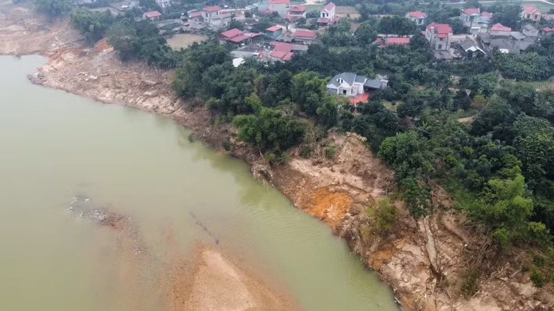 Sạt lở bờ sông Chảy đang uy hiếp tài sản, tính mạng, hoa màu của hàng chục hộ dân khu Nghinh Lạc, xã Hùng Xuyên, huyện Đoan Hùng.