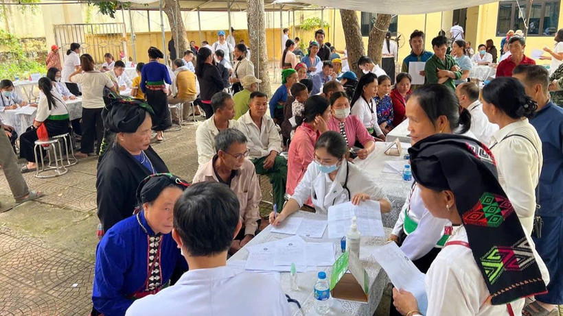 Đông đảo người dân xã Mường Chiềng được hỗ trợ chăm sóc sức khoẻ