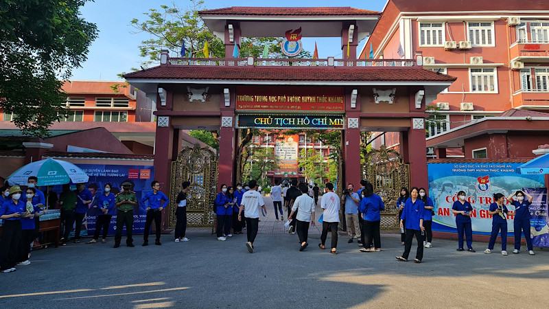 Sáng 28/6, gần 37 nghìn thí sinh trên địa bàn tỉnh Nghệ An đã bước vào môn thi đầu tiên của Kỳ thi tốt nghiệp THPT năm 2023.