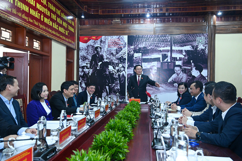 Chủ tịch Quốc hội Vương Đình Huệ phát biểu tại buổi làm việc với tỉnh Thái Nguyên và huyện Định Hóa. (Ảnh: DUY LINH)