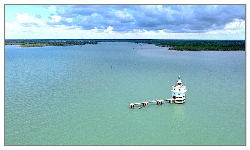 Dòng sông Cửa Lớn trên địa bàn huyện Năm Căn giáp bờ biển đông, thuận lợi kêu gọi đầu tư phát triển về năng lượng tái tạo, hậu cần nghề biển.