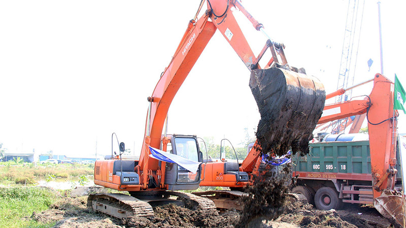 Một hạng mục thi công Vành đai 3 tại huyện Hóc Môn, Thành phố Hồ Chí Minh.