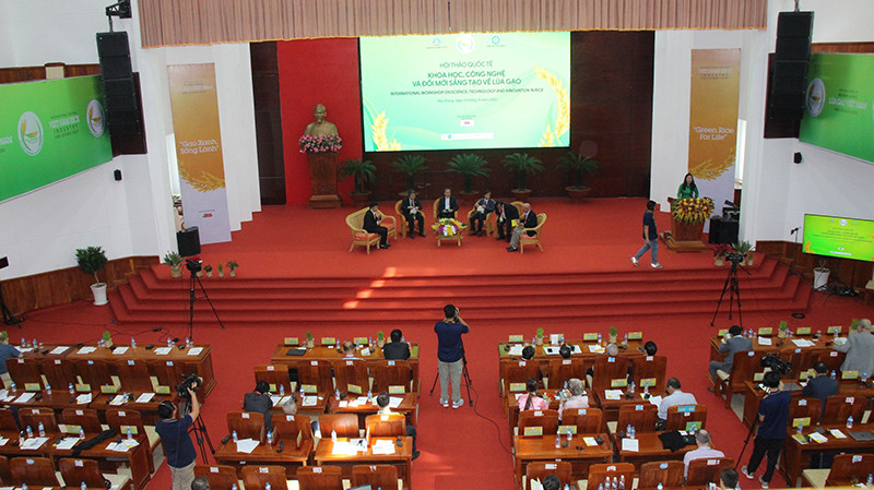 Phiên thảo luận tại Hội thảo.