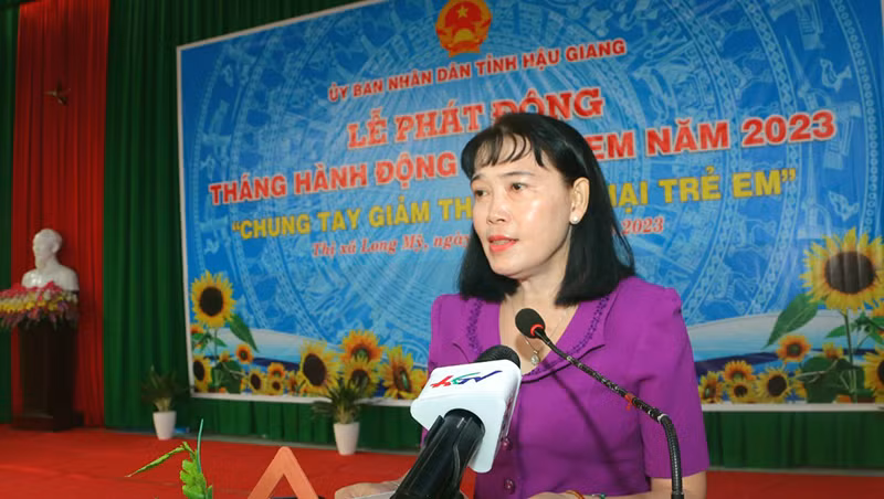 Phó Chủ tịch UBND tỉnh Hậu Giang, Hồ Thu Ánh phát biểu tại buổi lễ.