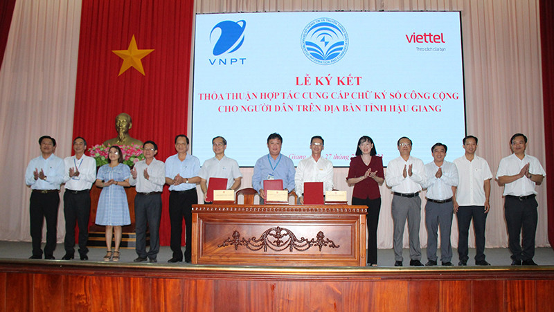 Các đơn vị ký kết cung cấp chữ ký số công cộng cho người dân.
